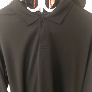 Columbia Men’s black long sleeve shirt with collar.
